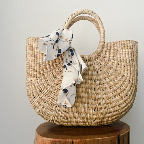 Half moon seagrass purse